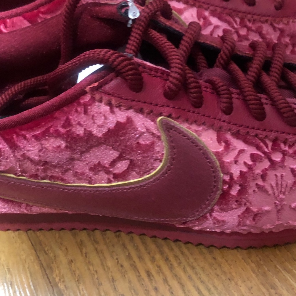 Women Nike Velour sneakers - Picture 3 of 8